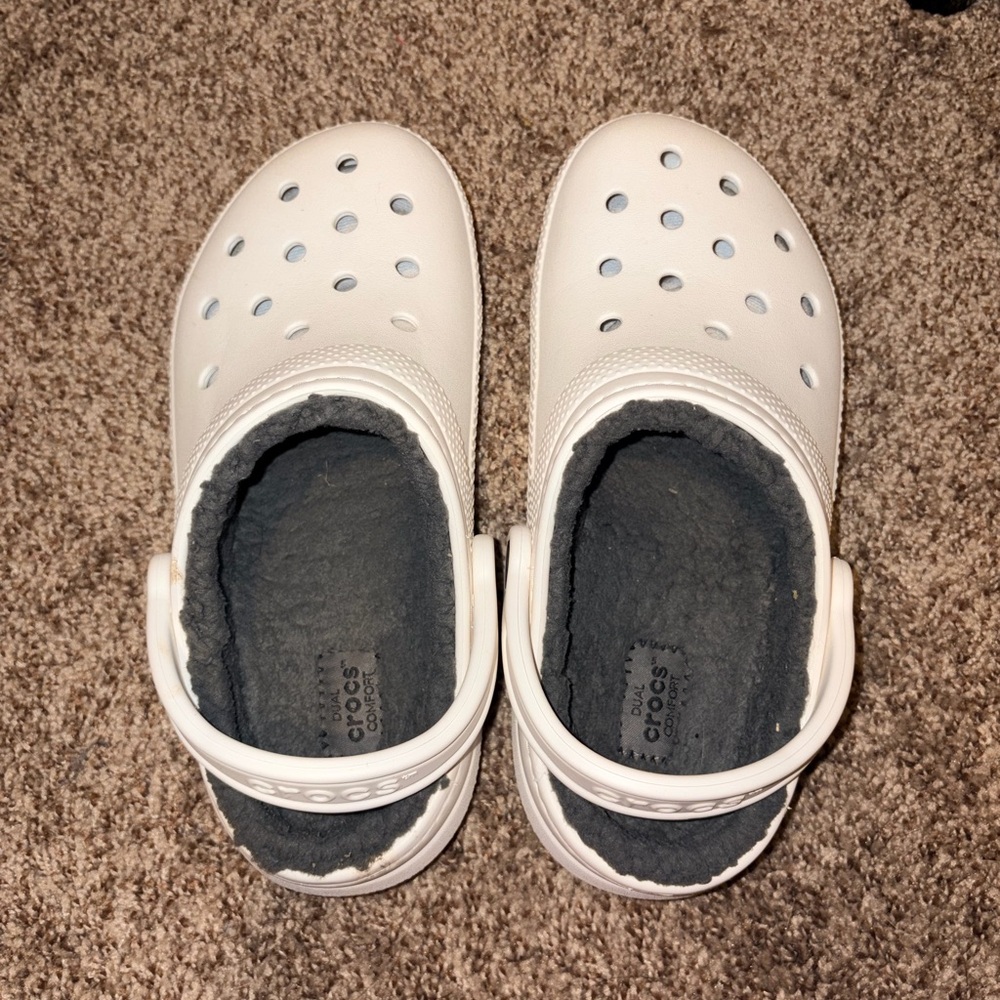 CROCS White fur lined clogs